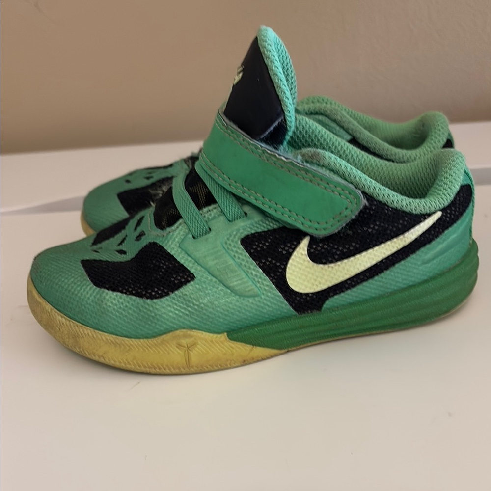 Nike Kobe Grinch Green Mamba size 8c